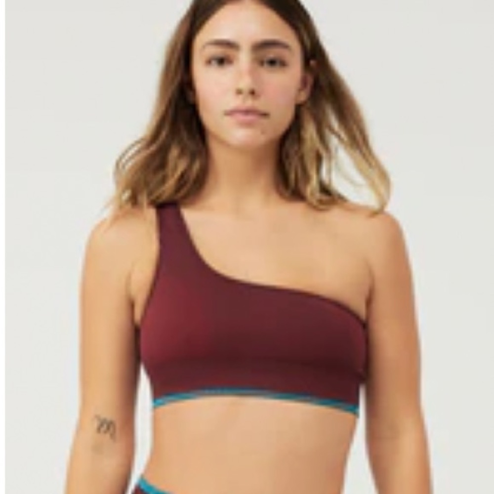 NWT Outdoor Voices one shoulder bra in Shiraz Size Small